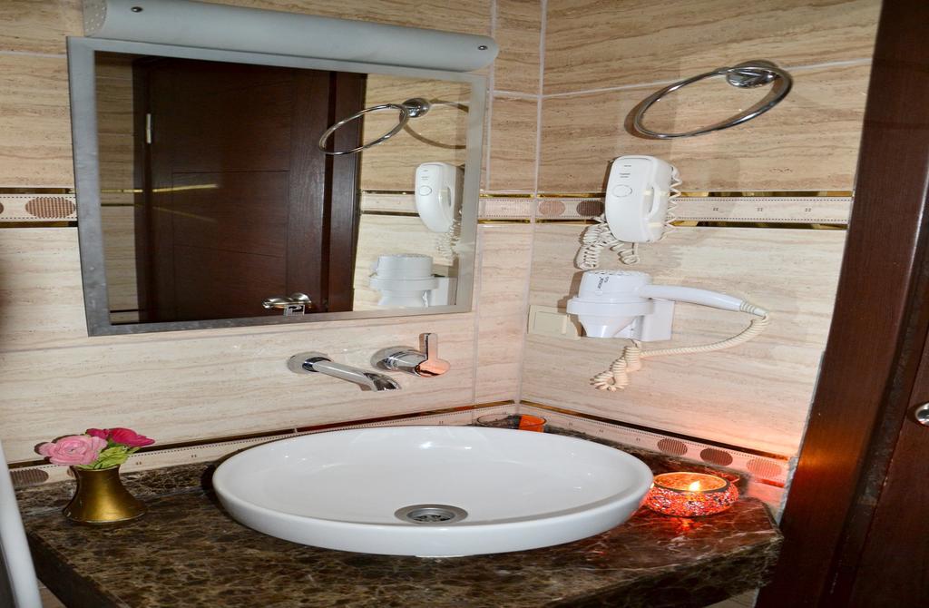 Elysion Hotel Istanbul Bagian luar foto